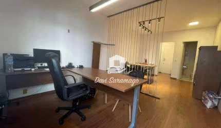 Sala toda reformada no Centro.