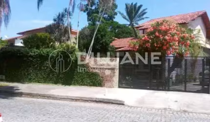 Casa com 3 quartos à venda na Rua Juriti, Itaipu, Niterói, 350 m2 por R$ 1.040.000