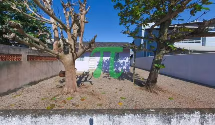 Casa em terreno na Meia praia a 50m da praia
