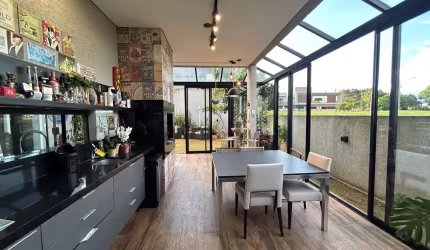 Excelente casa de alto padrão num dos melhores condomínios fechados