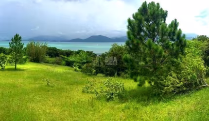 Lindo Terreno de Frente para o Mar com 4200m2