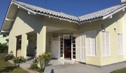 Casa a Venda em Florianópolis, bairro Daniela