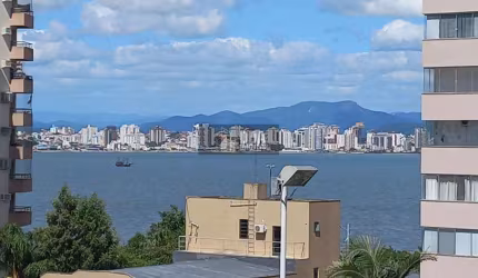 Casa a Venda em Florianópolis, bairro Agronômica