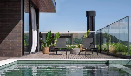 APARTAMENTO DE LUXO COM 4 SUÍTES PRÓXIMO À PRAIA