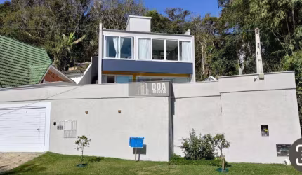 Casa nova na Daniela, a duas quadras do mar.