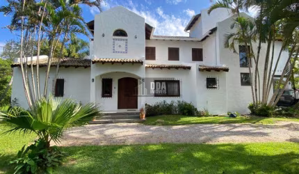 Maravilhosa casa estilo mediterrâneo perto do mar.