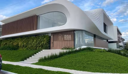 Casa em curvas, próximo ao mar. Projeto de Rafael Castro.