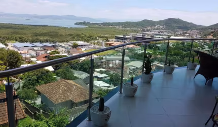 Casa a Venda em Florianópolis, bairro Saco Grande