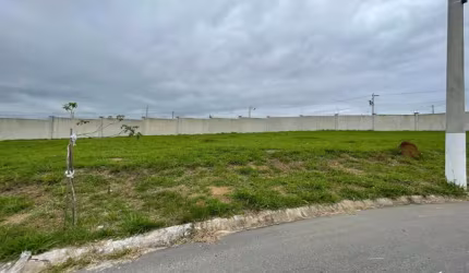 Terreno em condomínio fechado à venda na Estrada Amácio Mazzaropi, Vale dos Cristais, Taubaté por R$ 150.000