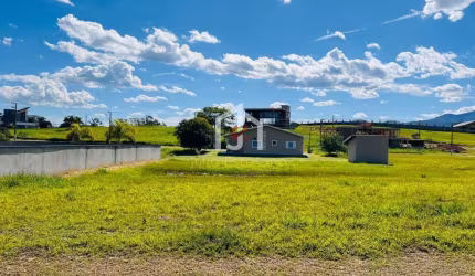 Terreno em condomínio fechado à venda no Village da Serra, Tremembé  por R$ 360.000