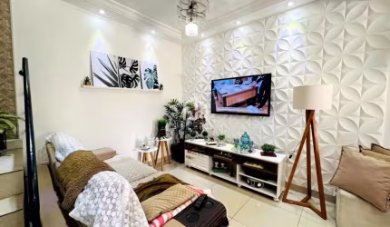 Casa com 2 quartos à venda na Avenida Orlando Prado, Jardim Columbia, Taubaté por R$ 430.000
