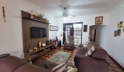 Casa com 3 quartos à venda na Rua José Vicente de Barros, Areao, Taubaté por R$ 550.000