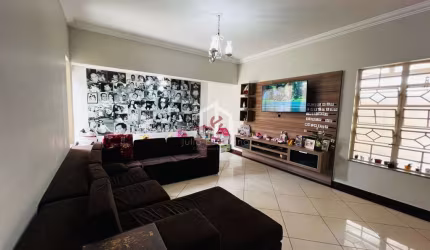 Casa com 3 quartos à venda na Rua Edy Santana de Freitas, Jardim Independência, Taubaté por R$ 600.000