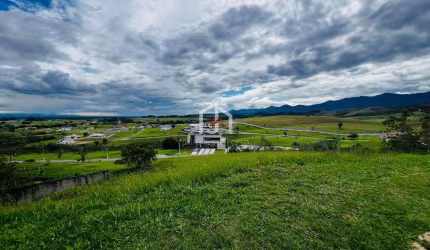 Terreno em condomínio fechado à venda no Village da Serra, Tremembé  por R$ 430.000