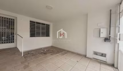 Casa com 3 quartos para alugar na Rua Engenheiro Fernando de Mattos, Centro, Taubaté por R$ 2.300