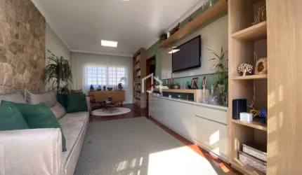 Casa com 5 quartos à venda na Rua Moacyr Alvarenga Peixoto, Centro, Taubaté por R$ 1.350.000