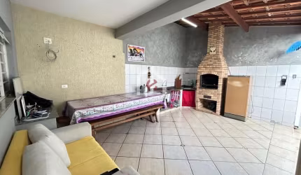 Casa com 3 quartos à venda na Rua João Manoel Ramiro, Residencial Sítio Santo Antônio, Taubaté por R$ 500.000