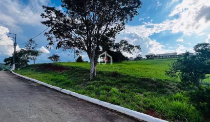 Terreno em condomínio fechado à venda na Travessa Leonor de Benedictis Gonçalves, Chácaras Cataguá, Taubaté por R$ 400.000