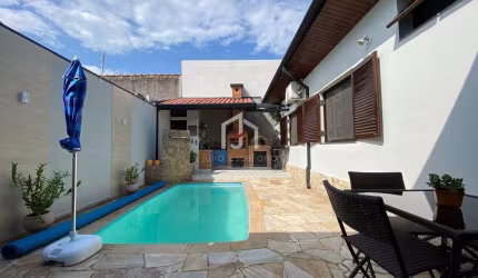 Casa com 3 quartos à venda na Avenida Bandeirantes, Jardim do Sol, Taubaté por R$ 840.000