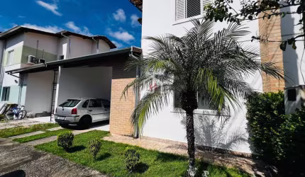 Casa em condomínio fechado com 3 quartos à venda na Avenida Arnaldo Felipe Sbruzzi, Piracangaguá, Taubaté por R$ 410.000
