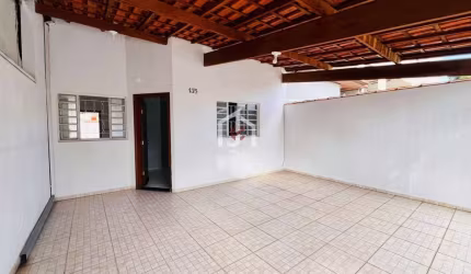 Casa com 3 quartos para alugar na Rua Doutor Celso Charuri, Residencial Portal da Mantiqueira, Taubaté por R$ 2.200