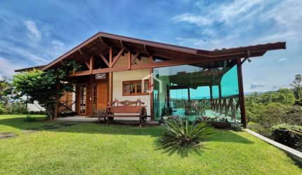 Casa em condomínio fechado com 3 quartos à venda no Sertãozinho, Santo Antônio do Pinhal  por R$ 1.750.000