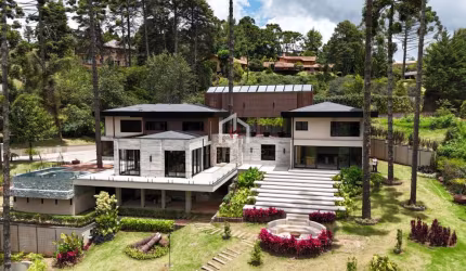 Casa em condomínio fechado com 6 quartos à venda no Capivari, Campos do Jordão  por R$ 15.000.000
