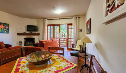Apartamento com 3 quartos à venda na Vila Floresta, Campos do Jordão  por R$ 650.000