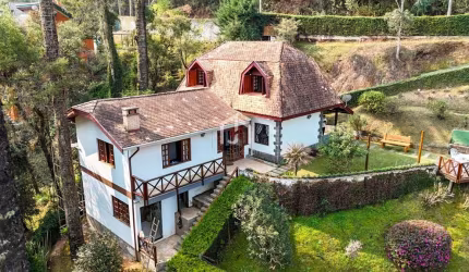 Casa com 3 quartos à venda no Jardim Europa, Campos do Jordão  por R$ 990.000