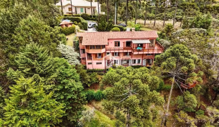 Casa em condomínio fechado com 4 quartos à venda no Capivari, Campos do Jordão  por R$ 3.200.000