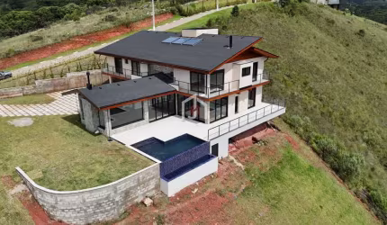 Casa em condomínio fechado com 5 quartos à venda no Descansopolis, Campos do Jordão  por R$ 5.350.000