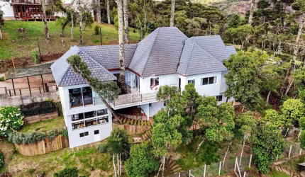 Casa em condomínio fechado com 3 quartos à venda no Alto da Boa Vista, Campos do Jordão  por R$ 3.000.000