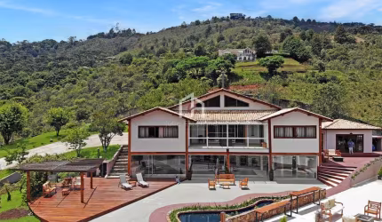 Casa com 6 quartos à venda na Água Santa, Campos do Jordão  por R$ 2.900.000