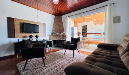 Casa com 3 quartos à venda na Vila Britania, Campos do Jordão  por R$ 550.000