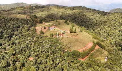 Casa com 3 quartos à venda na Toriba, Campos do Jordão  por R$ 990.000