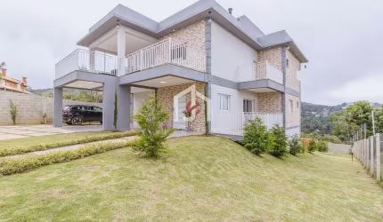 Casa com 3 quartos à venda na Vila Natal, Campos do Jordão  por R$ 2.000.000