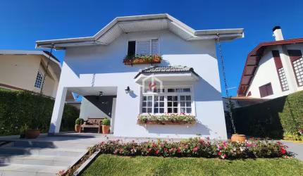 Casa em condomínio fechado com 3 quartos à venda no Alto do Capivari, Campos do Jordão  por R$ 1.500.000