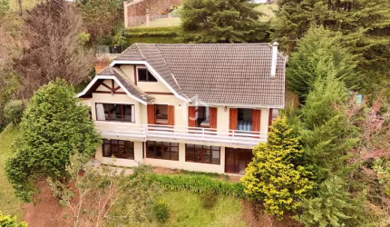 Casa com 4 quartos à venda no Colinas Capivari, Campos do Jordão  por R$ 1.150.000