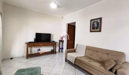 Casa com 3 quartos à venda na Rua Alfredo Macruz, Jardim Santa Cecília, Pindamonhangaba por R$ 430.000
