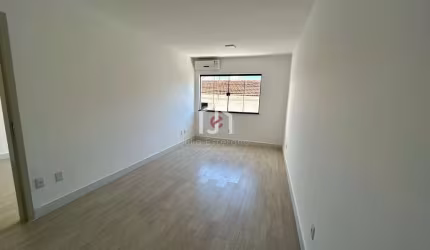Sala comercial para alugar na Rua Coronel José Francisco, Centro, Pindamonhangaba por R$ 900