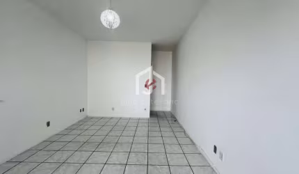 Apartamento com 2 quartos para alugar na Rua Carlos Affonso Machado Del Monaco, Comercial e Residencial Jardim Mariana, Pindamonhangaba por R$ 1.250