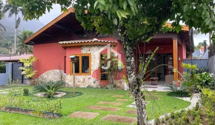 Casa em condomínio fechado com 6 quartos à venda na Praia do Lazaro, Ubatuba  por R$ 2.500.000