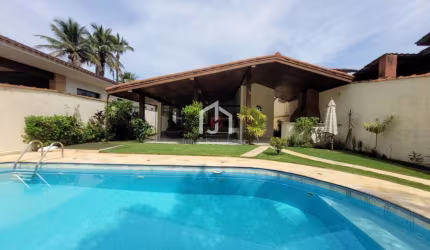 Casa em condomínio fechado com 4 quartos à venda na Praia do Lazaro, Ubatuba  por R$ 2.670.000