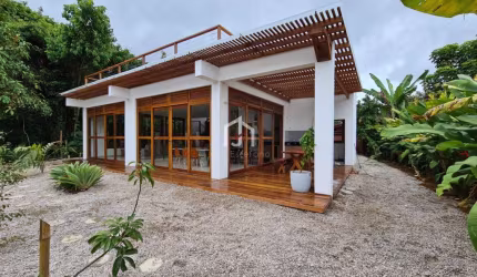 Casa em condomínio fechado com 4 quartos à venda na Praia do Itamambuca, Ubatuba  por R$ 3.600.000