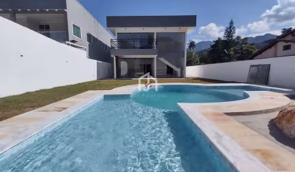 Casa em condomínio fechado com 4 quartos à venda em Horto Florestal, Ubatuba  por R$ 1.390.000
