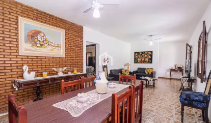 Casa com 4 quartos à venda na Enseada, Ubatuba  por R$ 730.000