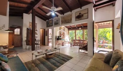 Casa em condomínio fechado com 3 quartos à venda na Praia Vermelha do Sul, Ubatuba  por R$ 1.800.000