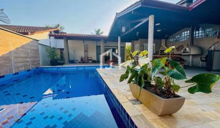 Casa em condomínio fechado com 4 quartos à venda em Horto Florestal, Ubatuba  por R$ 1.290.000
