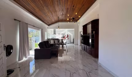 Casa em condomínio fechado com 5 quartos à venda em Horto Florestal, Ubatuba  por R$ 1.700.000