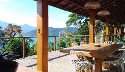 Casa em condomínio fechado com 3 quartos à venda na Praia Vermelha do Sul, Ubatuba  por R$ 2.650.000